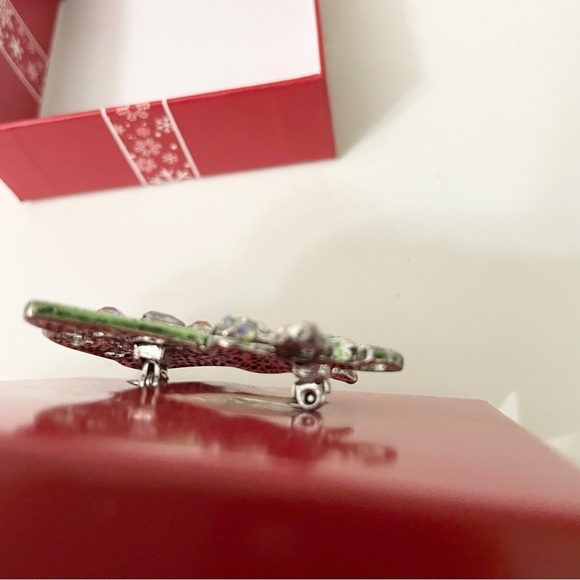 Angel Pin Brooch in Box - Picture 4 of 8